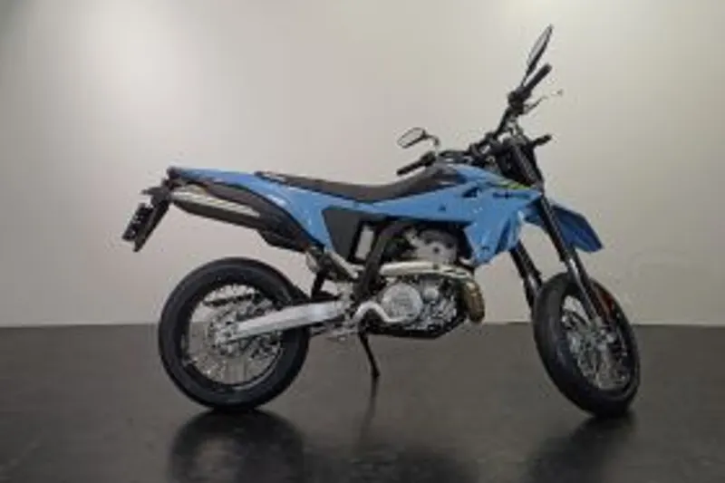 Suzuki DR Z4SM (2025)