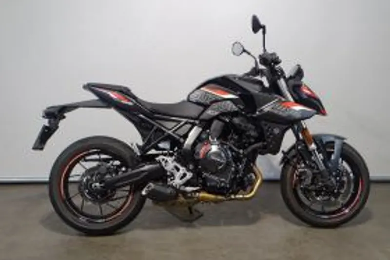 Suzuki GSX-8S (2024)