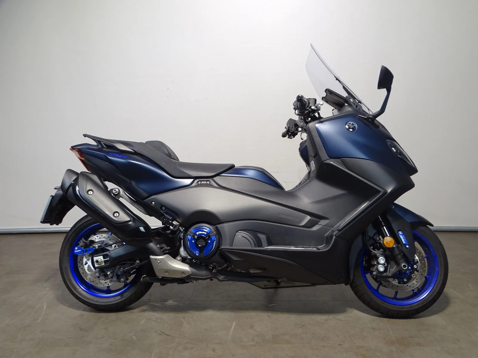 Yamaha T MAX (2023) — foto 1