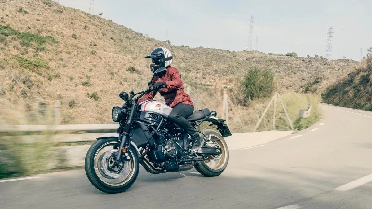 Yamaha XSR700 (2025) — foto 1