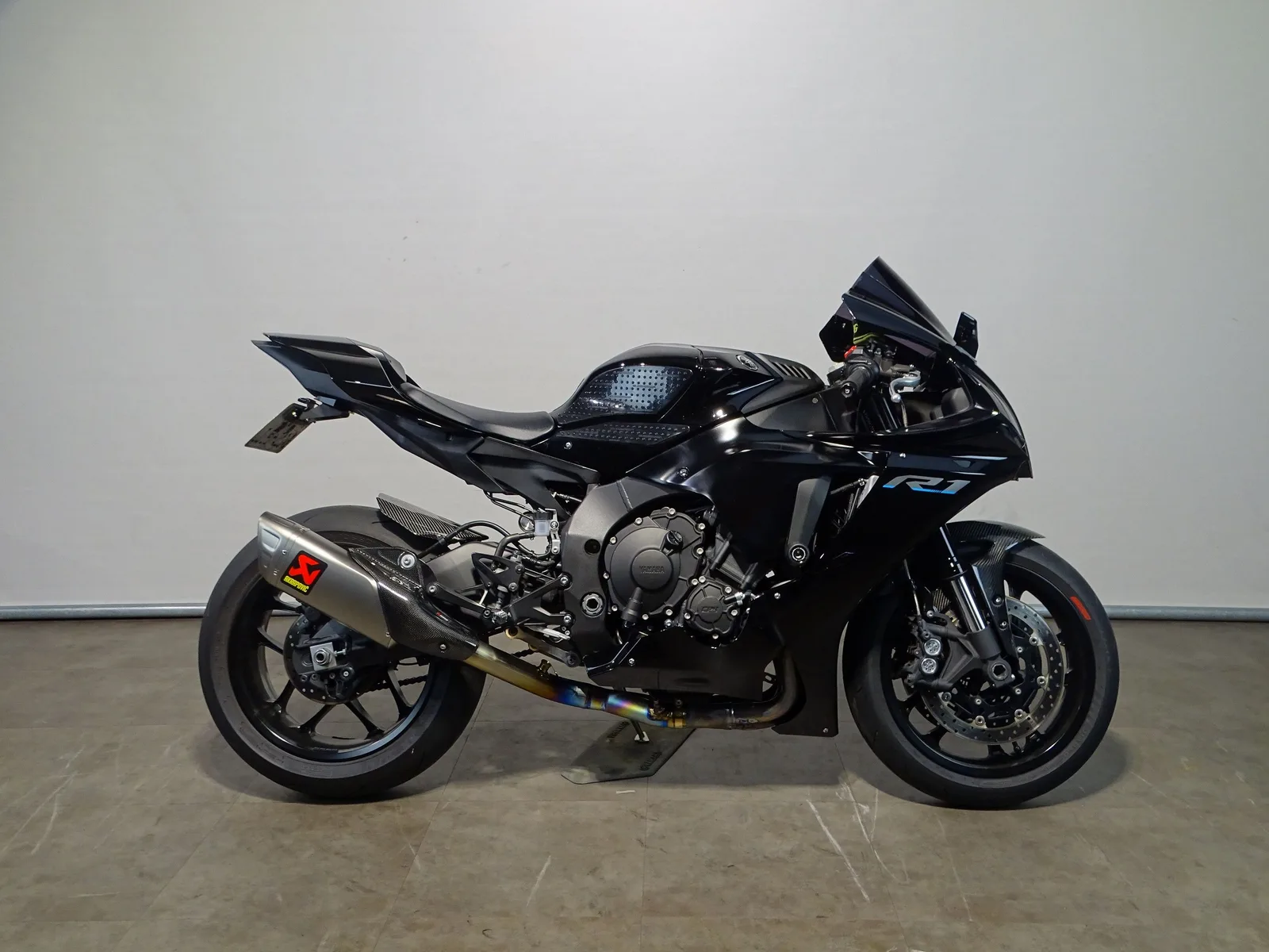 Yamaha YZF-R1 (2023) — foto 1