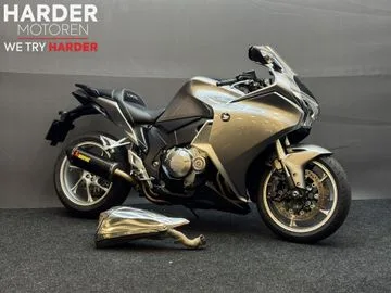 Honda VFR 1200 F (2010) — foto 1