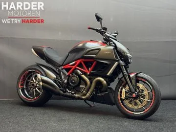 DUCATI DIAVEL CARBON (2012) — foto 1