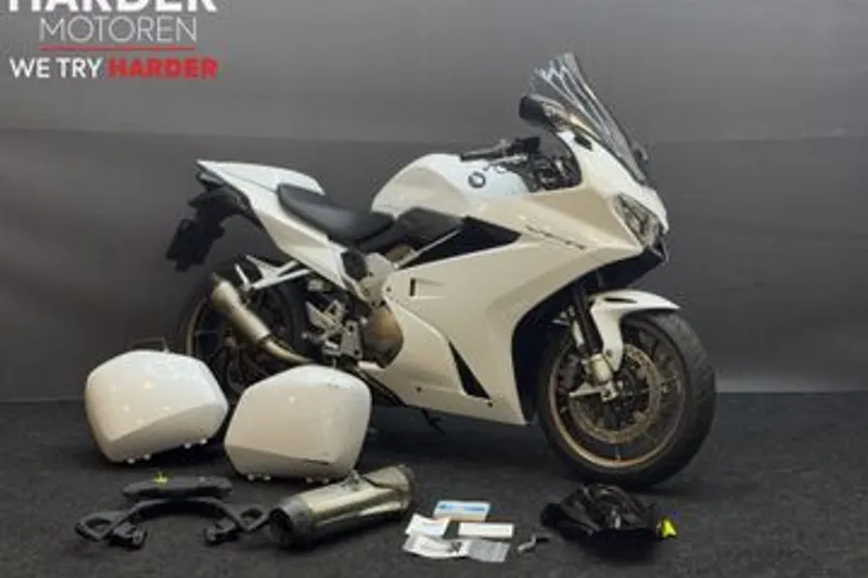 Honda VFR 800F V TEC (2016)