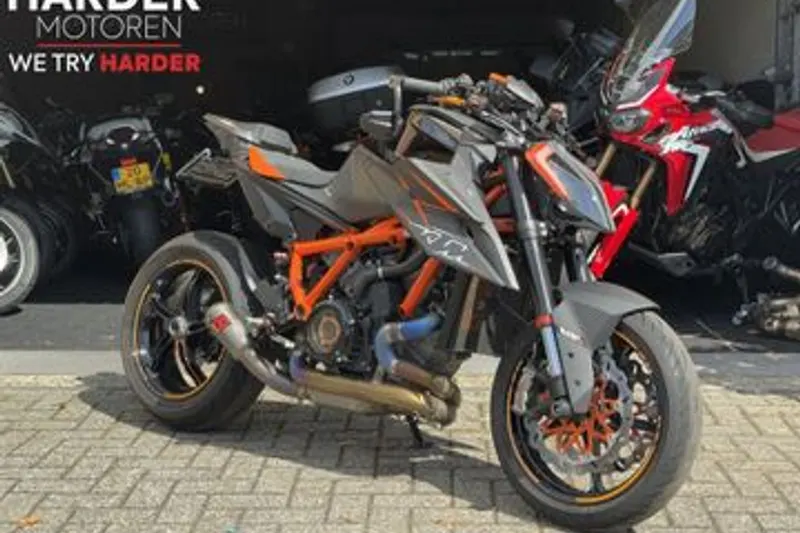 KTM 1290 SuperDuke R (2022)