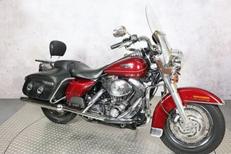 HARLEY-DAVIDSON Road King Classic Flhrci (2005)