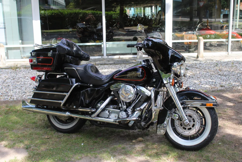 Harley-Davidson Electra Glide Glide FLHTC Electra Glide Classic (1989) — foto 1