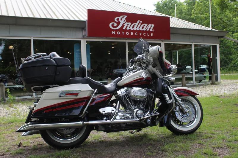Harley-Davidson Electra Glide Glide FLHTCUSE (2006)