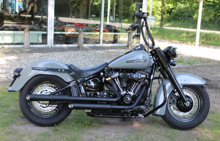 Harley-Davidson Heritage Flhcs (2021) — foto 1