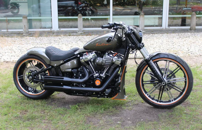Harley-Davidson Softail Breakout (2022) — foto 1