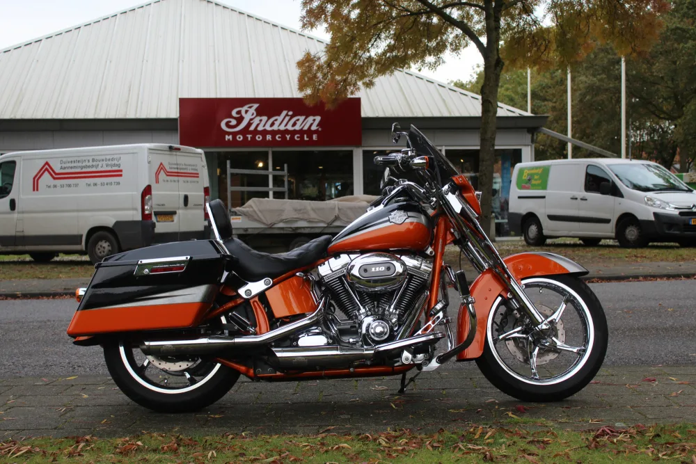 Harley-Davidson Softail FLSTSE CVO softail convertible (2010) — foto 1