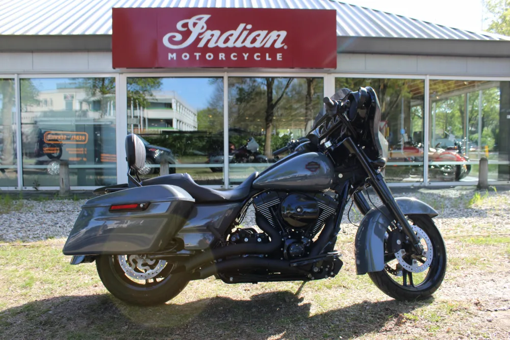 Harley-Davidson Street Glide Glide FLHX (2015) — foto 1