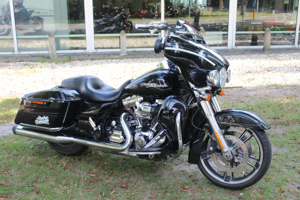 Harley-Davidson Street Glide (2014) — foto 1