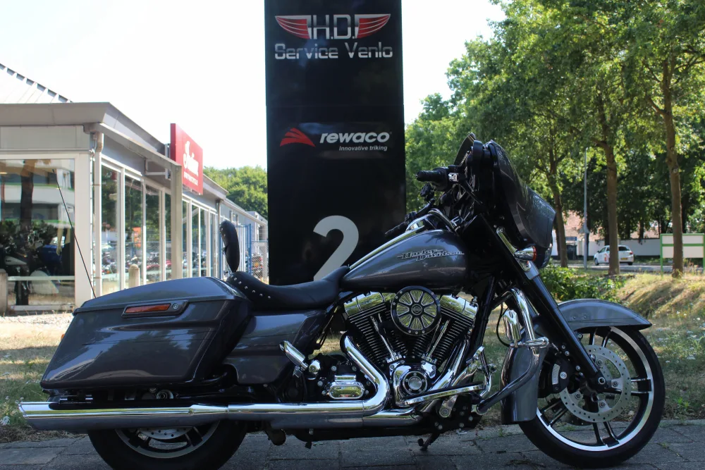 Harley-Davidson Street Glide (2015) — foto 1