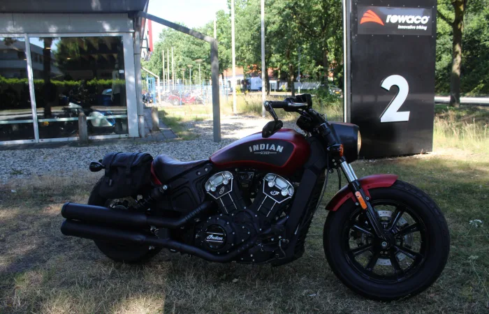 Indian Scout Bobber (2020) — foto 1