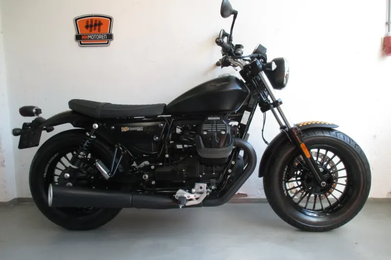 Moto Guzzi V9 Bobber (2016)