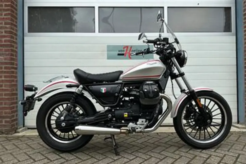 Moto Guzzi V9 ROAMER (2016)
