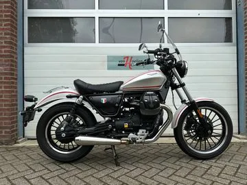 Moto Guzzi V9 ROAMER (2016) — foto 1