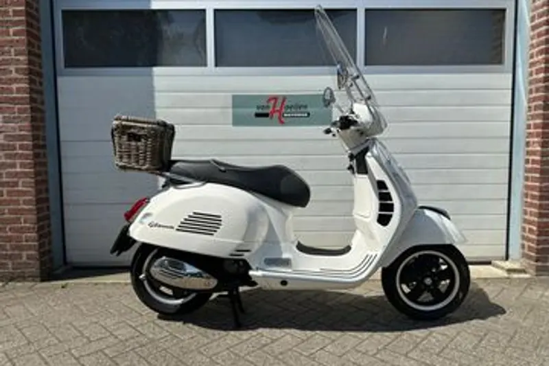 Piaggio GTS 300 IE (2017)