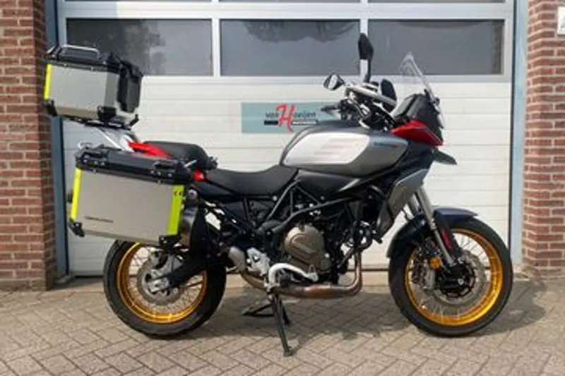 QJ Motor SRT 700 SX Touring (2025)
