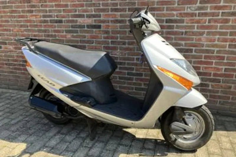 Honda SCV 100 Lead (2006)