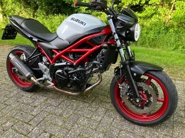 Suzuki SV 650 N (2022) — foto 1
