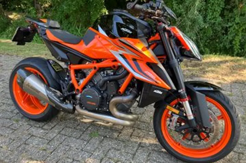 KTM 1290 SuperDuke R (2024)