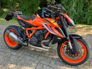 KTM 1290 SuperDuke R (2024) — foto 1