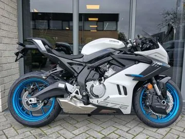 CFMoto 675SR-R (2026) — foto 1