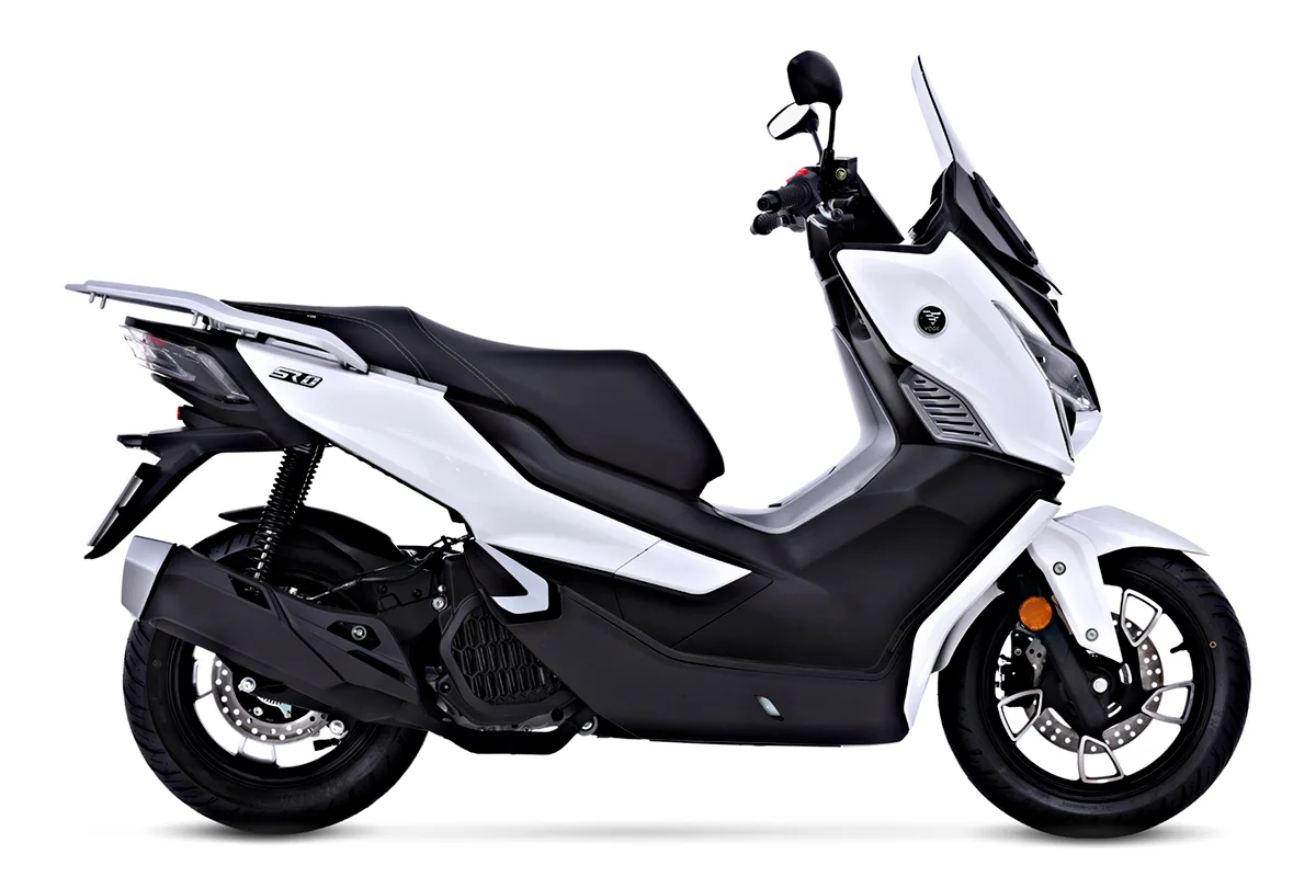 Voge SR1 WHITE Yamaha NMAX 125 +Honda PCX 125 +De VOGE SR1 onderscheidt zich door meer uitrusting zoals traction control en dashcam (2026) — foto 1