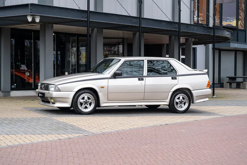 Alfa Romeo 75 (1988)