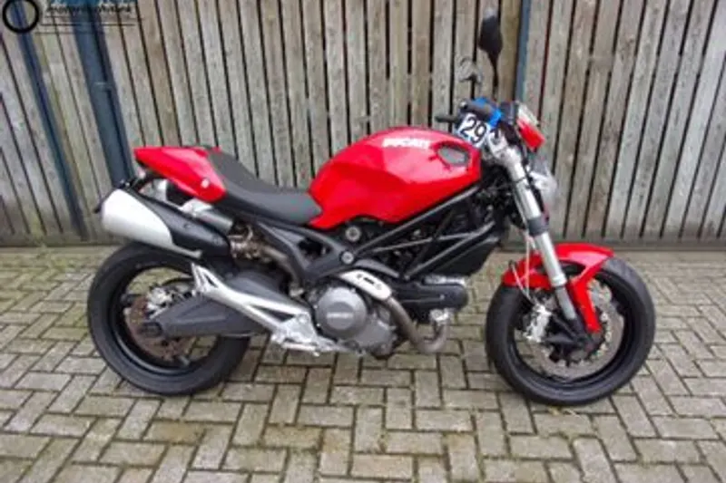 DUCATI MONSTER 696+ (2008)