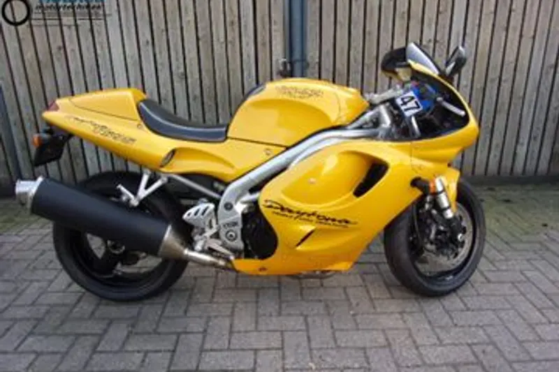 TRIUMPH DAYTONA T 595 (1997)