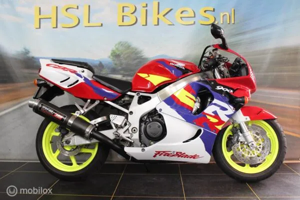 Honda CBR 900 RR Fireblade (1996) — foto 1