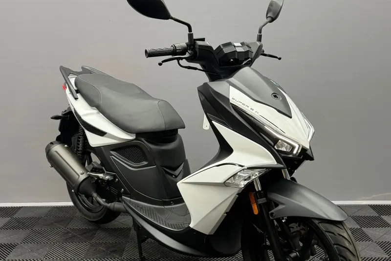 Kymco Super 8 R (2024)