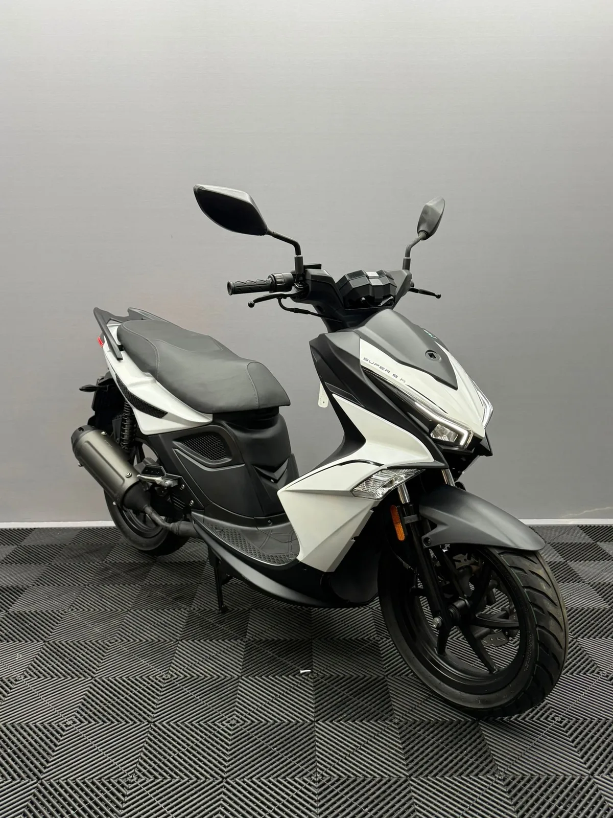 Kymco Super 8 R (2024) — foto 1