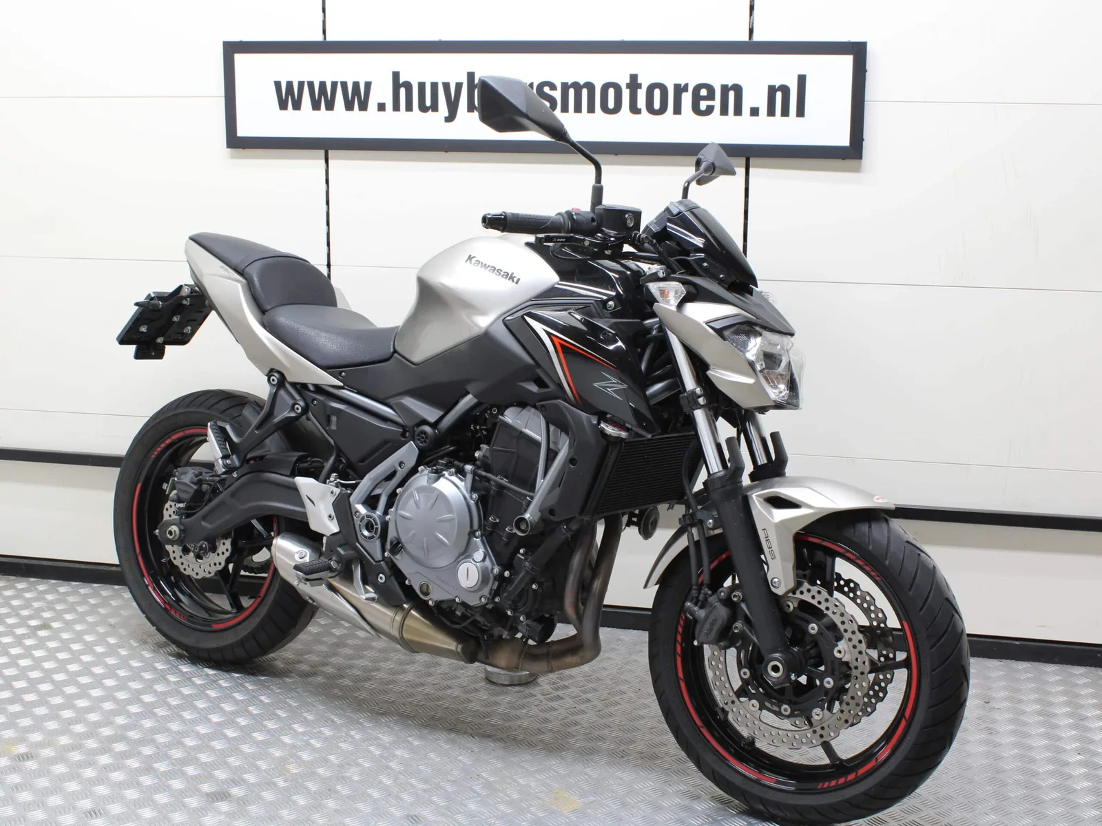 Kawsaki Z650 Naked (2017) — foto 1