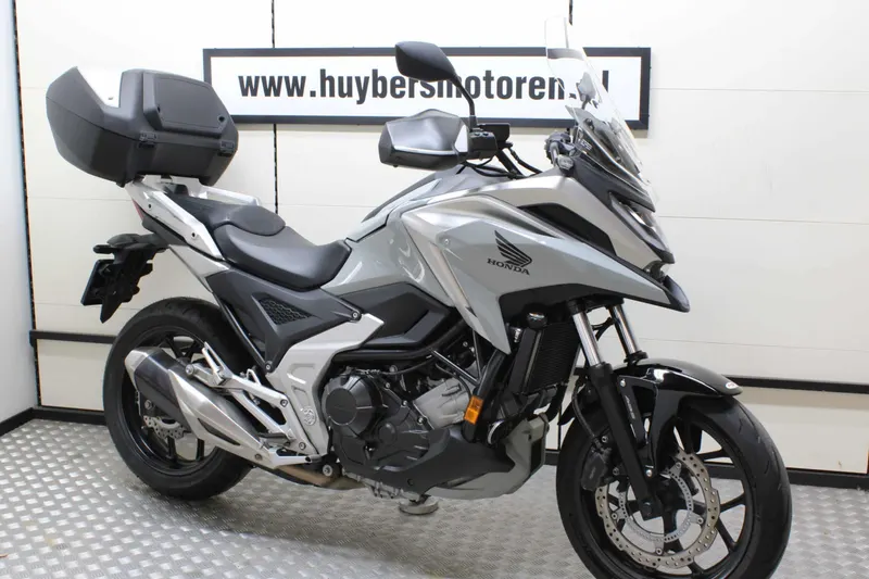 Honda NC750X (2023)