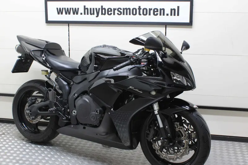 Honda CBR 1000 RR Fireblade (2006)