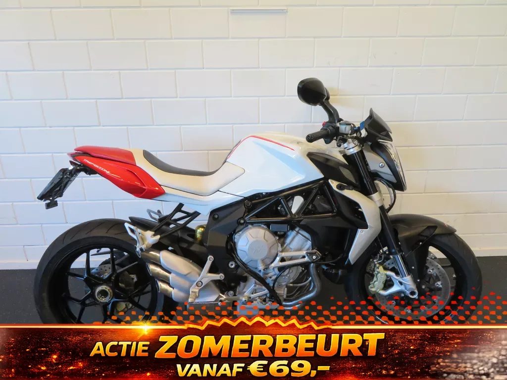 MV Agusta Brutale 800 (2015) — foto 1