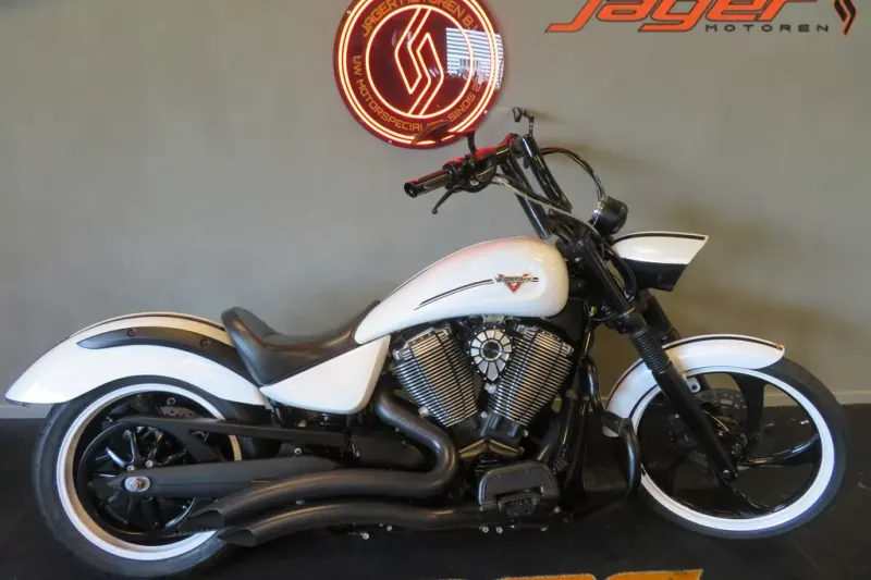 VICTORY VEGAS 8 BAL (2010)