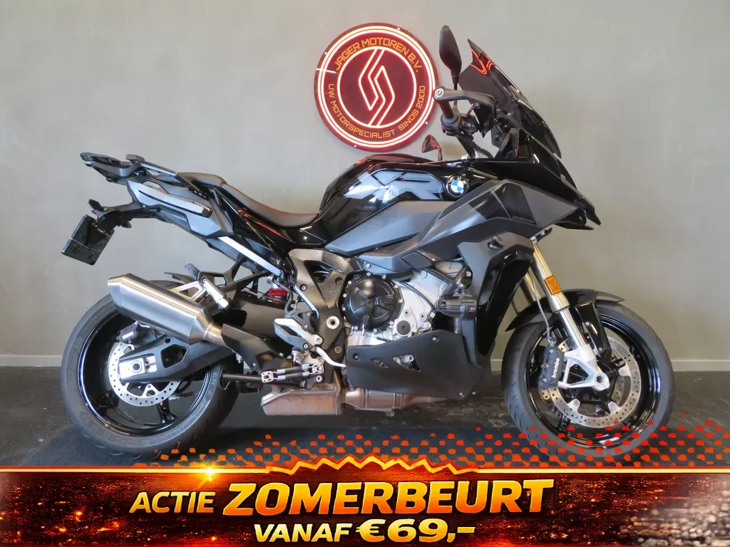 BMW S 1000 XR TRIPLE BLACK HISTORIE! (2023) — foto 1