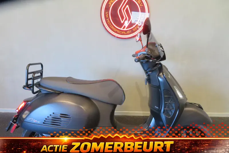 Vespa GTS PIAGGIO 300 AKRA (2020)