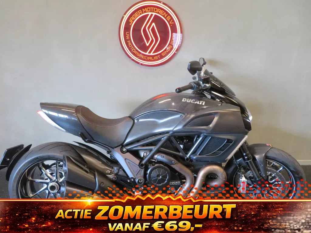 Ducati Diavel CARBON ZELDZAAM FRAAI! (2011) — foto 1