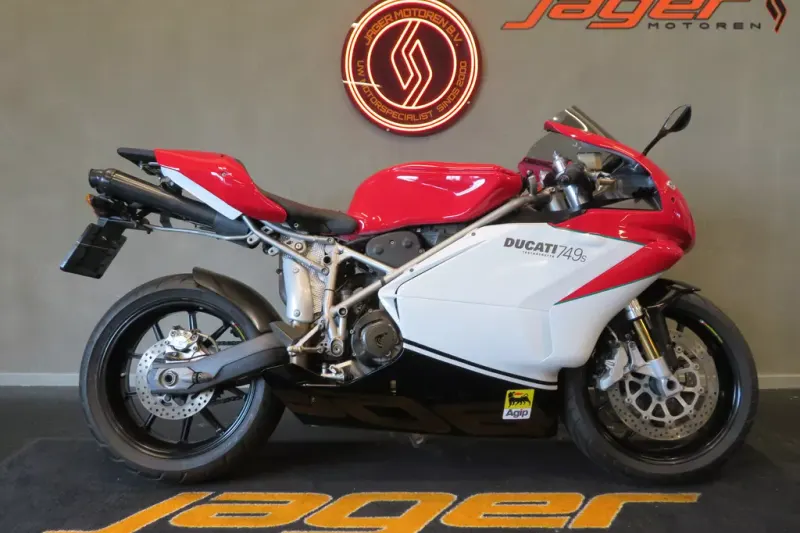 Ducati 749S (2005)