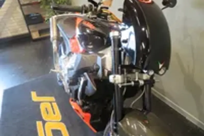 Aprilia Tuono 1000 R (2006)