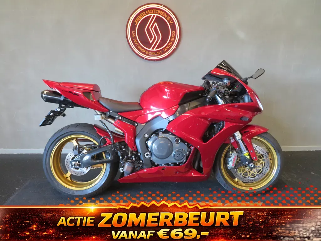 Honda CBR1000RR (2006) — foto 1