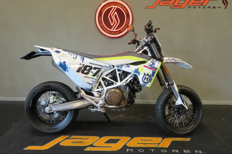 Husqvarna 701 Supermoto (2017)