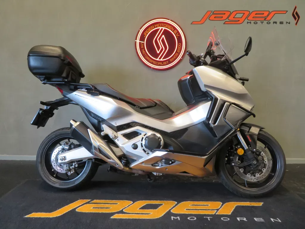 Honda Forza (2022) — foto 1