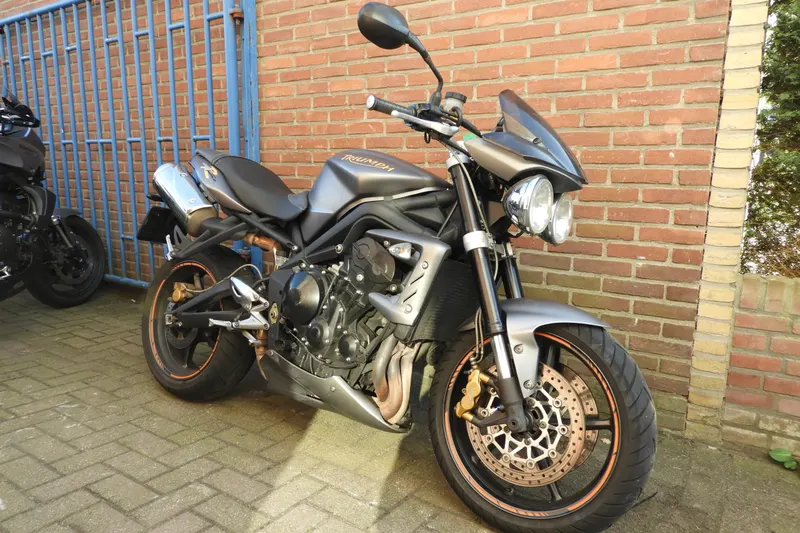 Triumph Street Triple 675 (2011)